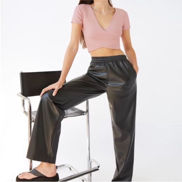 Babaton sculpt knit cross top😍😍😍 - Picture 3 of 8